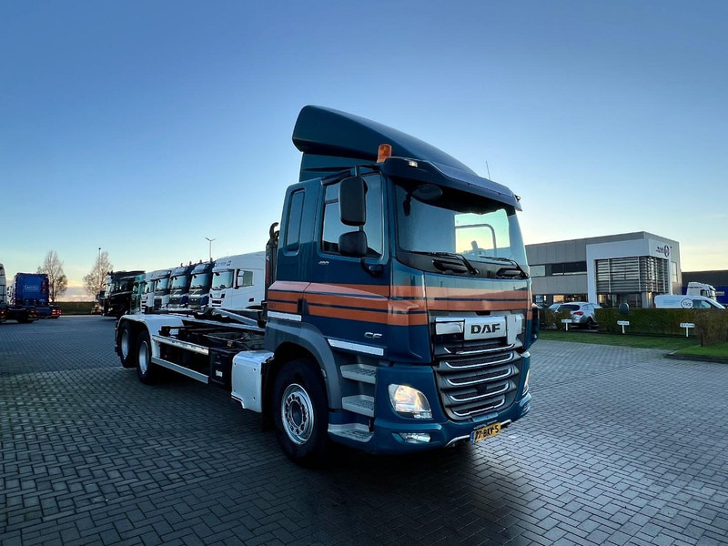 DAF CF85 6x2 containersysteem Only 350.000km / HIAB XR 26S Haakarmsyteem - Autocarro scarrabile: foto 3 DAF CF85 6x2 containersysteem Only 350.000km / HIAB XR 26S Haakarmsyteem - Autocarro scarrabile: foto 3