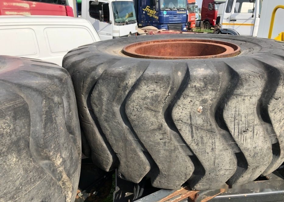 Anvelope Cu 24PR 4 BUC VOLA Incarcator VOLVO KOMATSU JCB - Ruota completa: foto 1 Anvelope Cu 24PR 4 BUC VOLA Incarcator VOLVO KOMATSU JCB - Ruota completa: foto 1