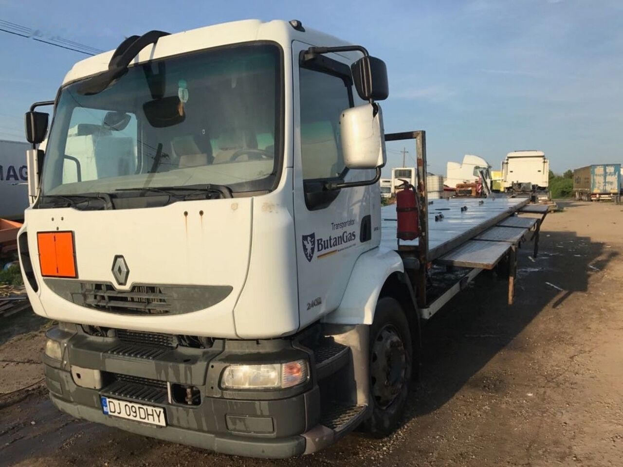 Renault Midlum DXI Adr Transport Butelii - Autocarro con pianale/ Cassone fisso: foto 1 Renault Midlum DXI Adr Transport Butelii - Autocarro con pianale/ Cassone fisso: foto 1