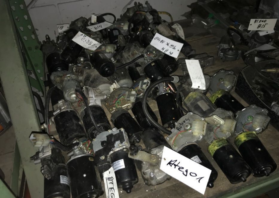 Sistem actionare geam ( macara geam ) camion din dezmembrari - Motore alzacristalli per Camion: foto 2 Sistem actionare geam ( macara geam ) camion din dezmembrari - Motore alzacristalli per Camion: foto 2