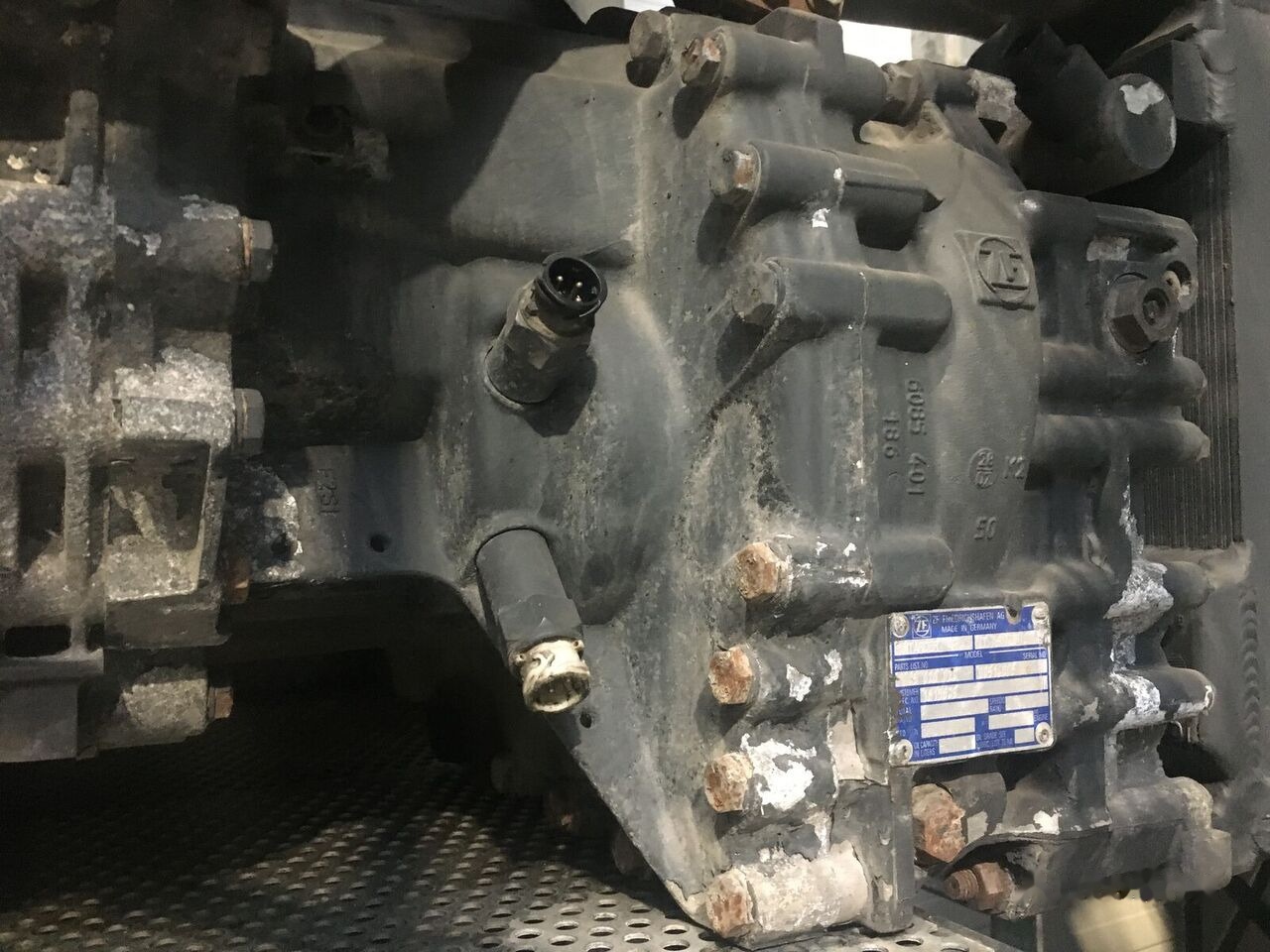 ZF 12AS 2331TD +intarder 1353041012 - Cambio per Camion: foto 4 ZF 12AS 2331TD +intarder 1353041012 - Cambio per Camion: foto 4