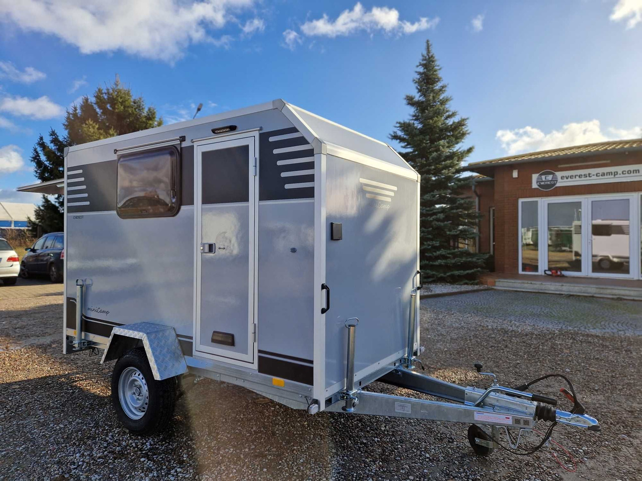 Minicamp Everest Lekki mały kemping camper DMC 600 do 1000kg NOWA - Caravan: foto 1 Minicamp Everest Lekki mały kemping camper DMC 600 do 1000kg NOWA - Caravan: foto 1