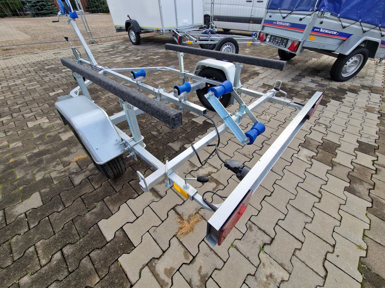 Nowa Przyczepa 2025 Podłodziowa ponton łódź Niewiadów P400 P415 do 6m - Rimorchio bisarca: foto 2 Nowa Przyczepa 2025 Podłodziowa ponton łódź Niewiadów P400 P415 do 6m - Rimorchio bisarca: foto 2