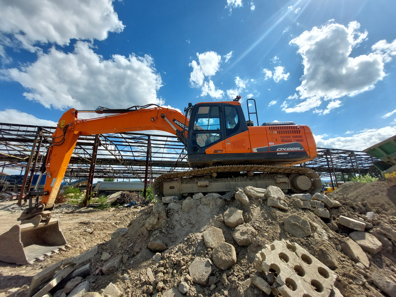 DOOSAN DX225LC-5 - Escavatore cingolato: foto 2 DOOSAN DX225LC-5 - Escavatore cingolato: foto 2