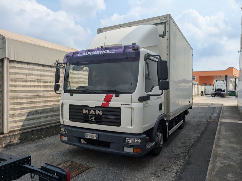 Camion cassone coibentato MAN MAN TGL 7.180 - Autocarro furgonato: foto 1 Camion cassone coibentato MAN MAN TGL 7.180 - Autocarro furgonato: foto 1