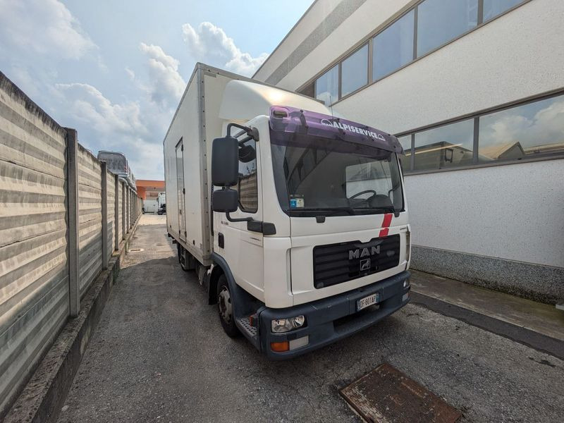 Camion cassone coibentato MAN MAN TGL 7.180 - Autocarro furgonato: foto 4 Camion cassone coibentato MAN MAN TGL 7.180 - Autocarro furgonato: foto 4