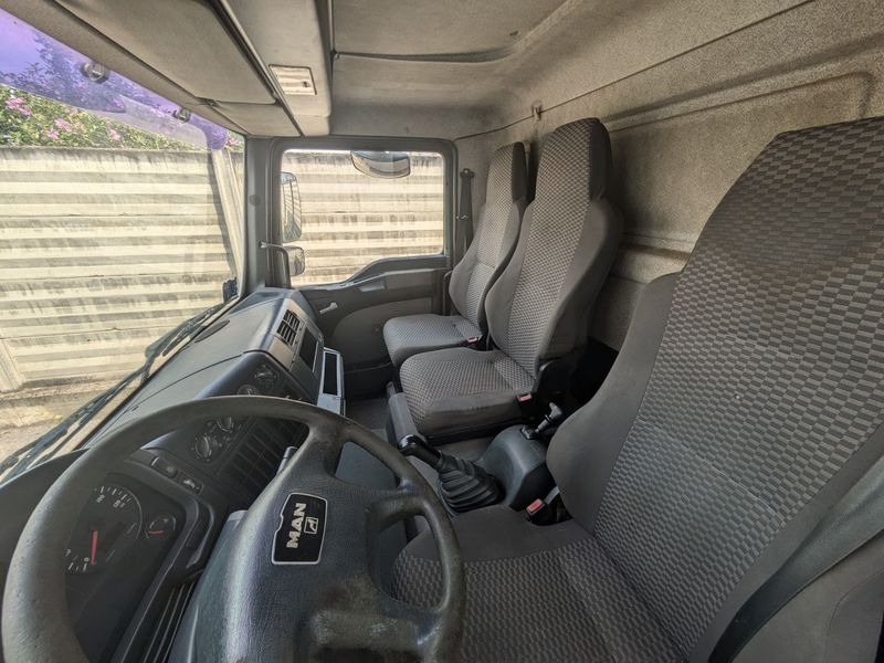 Camion cassone coibentato MAN MAN TGL 7.180 - Autocarro furgonato: foto 5 Camion cassone coibentato MAN MAN TGL 7.180 - Autocarro furgonato: foto 5