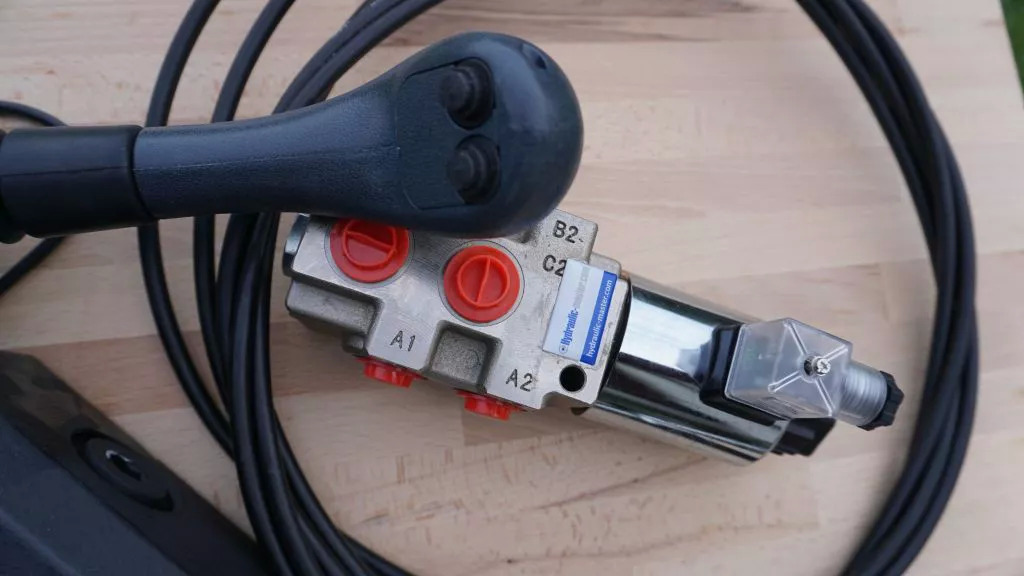 Caricatore frontale per trattori per Camion Front loader valve with Load Sensing LS valve 4 function Joystick 90 l/min 24 gp Case IH: foto 9