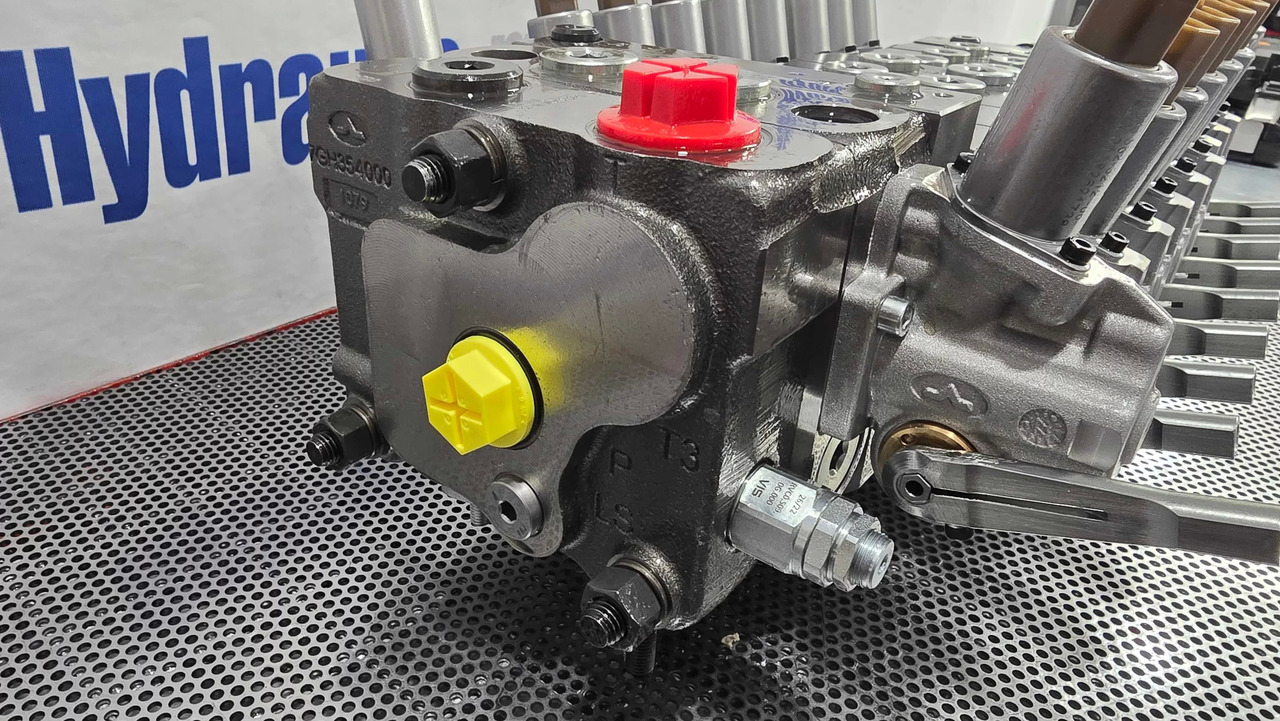 Proportional Valve Walvoil DPX160 combined with DPX100, 9 functions - Rimorchio forestale: foto 5 Proportional Valve Walvoil DPX160 combined with DPX100, 9 functions - Rimorchio forestale: foto 5