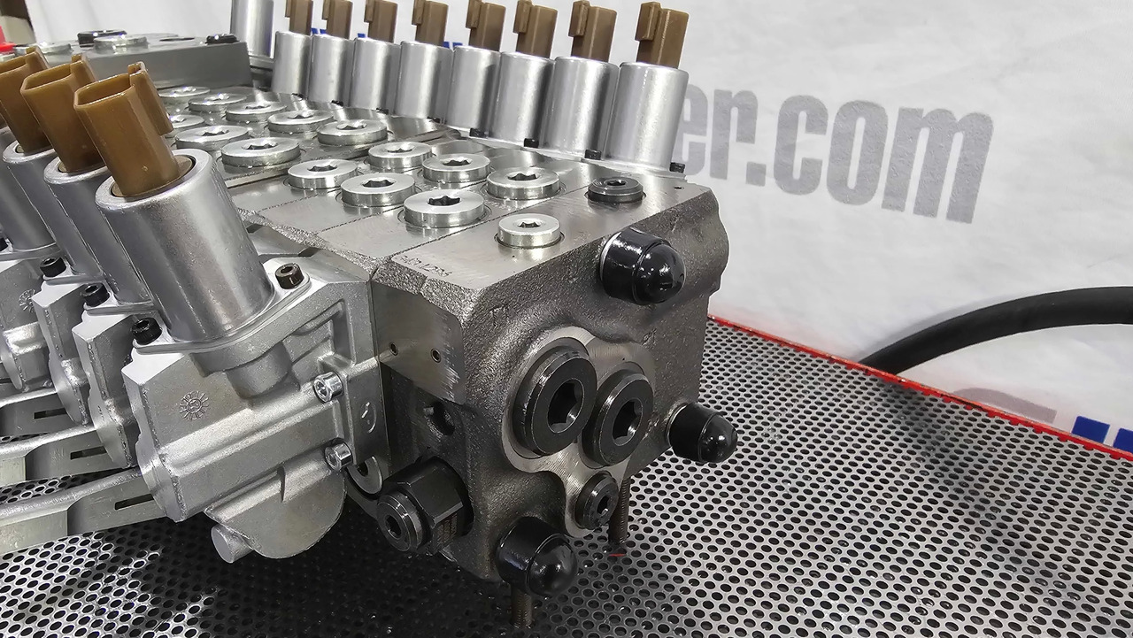 Proportional Valve Walvoil DPX160 combined with DPX100, 9 functions - Rimorchio forestale: foto 4 Proportional Valve Walvoil DPX160 combined with DPX100, 9 functions - Rimorchio forestale: foto 4