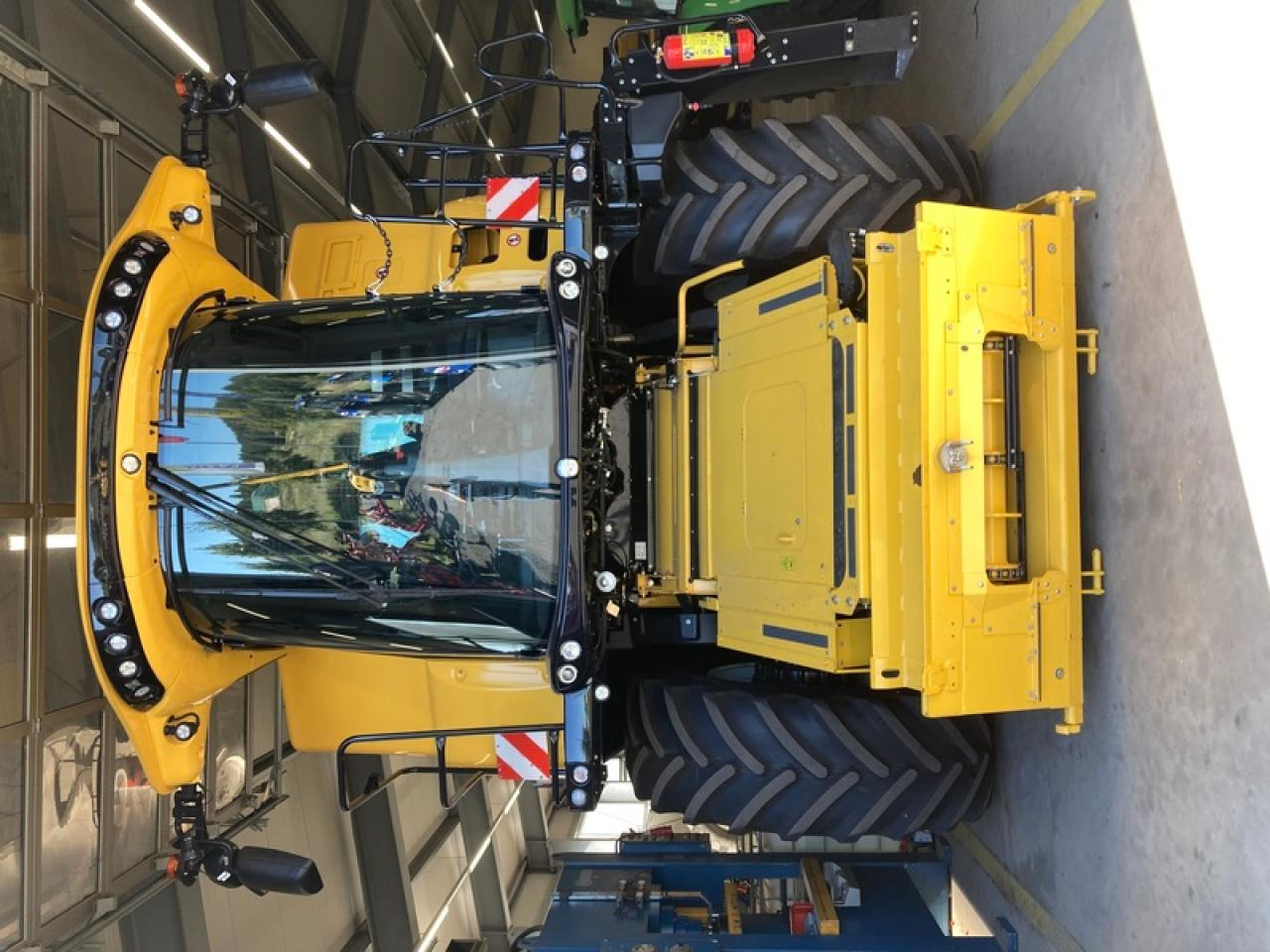 New Holland CR 8.80 + 10,75 VARIFED + SWW - Mietitrebbia: foto 3 New Holland CR 8.80 + 10,75 VARIFED + SWW - Mietitrebbia: foto 3