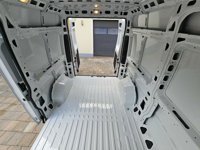 Furgone chiuso FIAT Ducato 35 MAXI 180 Serie10-9.2 Modell 2025 L2H2: foto 31