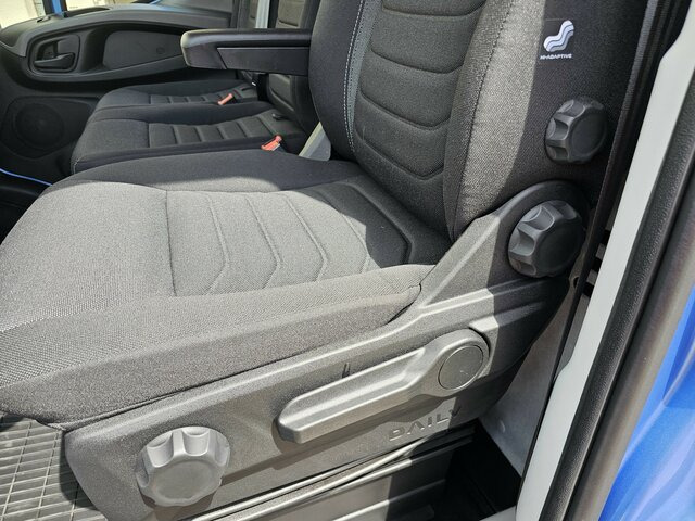 IVECO Daily 35S18HA8 3.0 Koffer Hi-Matic AHK Tacho... - Furgone box: foto 3 IVECO Daily 35S18HA8 3.0 Koffer Hi-Matic AHK Tacho... - Furgone box: foto 3