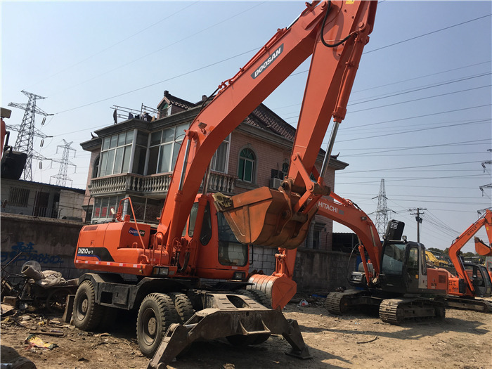 Doosan DH210w-7 wheel excavator - Escavatore gommato: foto 2 Doosan DH210w-7 wheel excavator - Escavatore gommato: foto 2