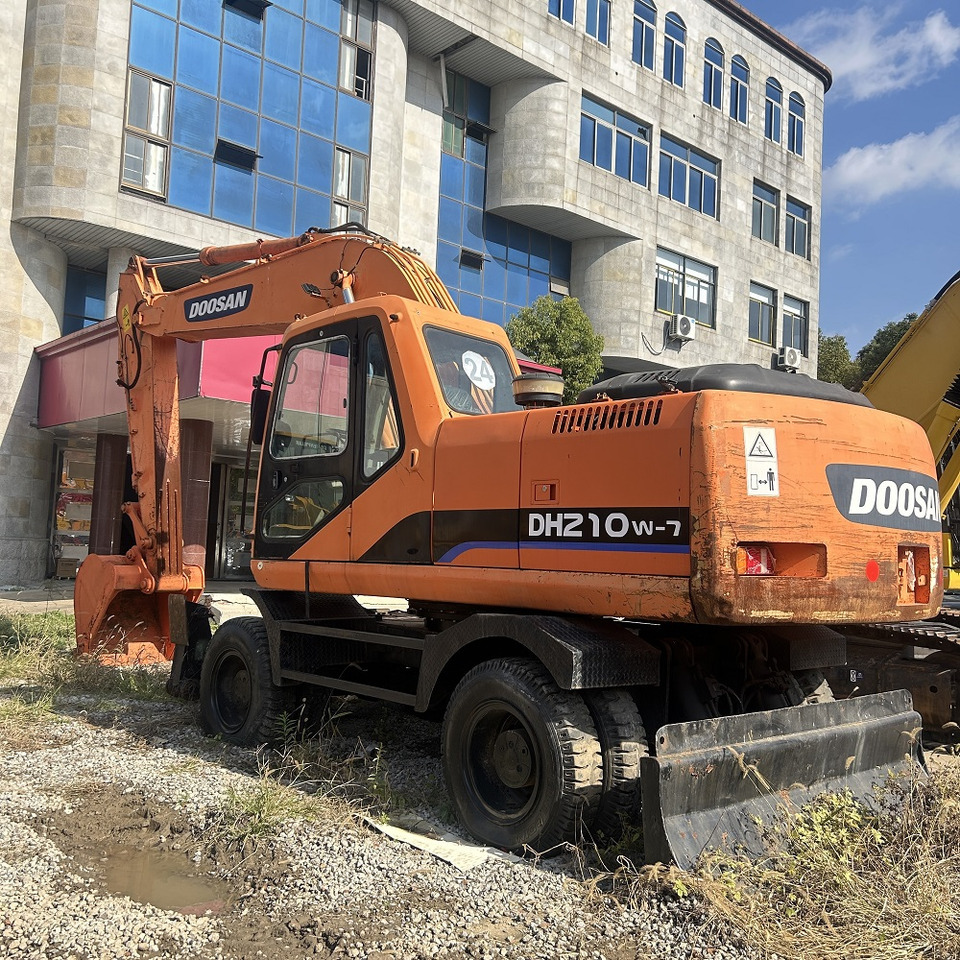 Doosan DH210w-7 wheel excavator - Escavatore gommato: foto 1 Doosan DH210w-7 wheel excavator - Escavatore gommato: foto 1