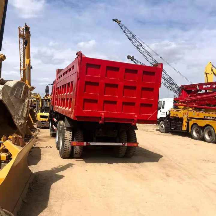 Good Condition 30 Ton 20 Ton Dump Truck 10 Wheeler Sinotruk Howo Used Dumper Truck Tipper 6x4 - Autocarro ribaltabile: foto 5 Good Condition 30 Ton 20 Ton Dump Truck 10 Wheeler Sinotruk Howo Used Dumper Truck Tipper 6x4 - Autocarro ribaltabile: foto 5