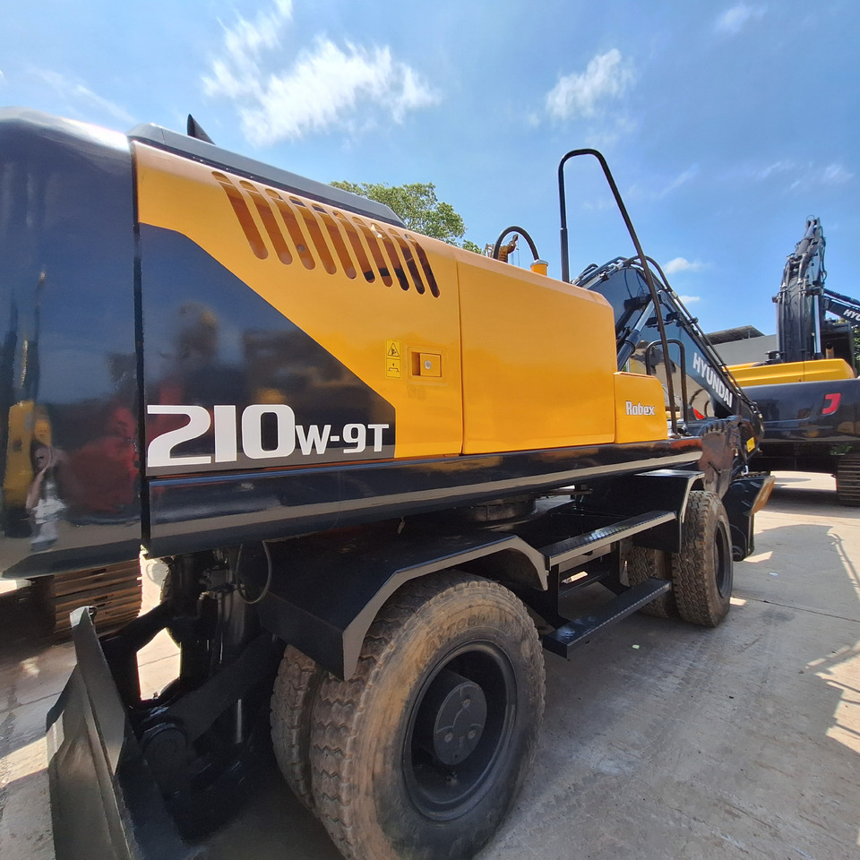 Escavatore gommato Hyundai 210w-9 wheel excavator: foto 6