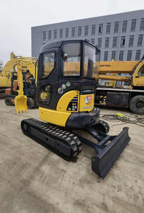 KOMATSU PC35 used excavators mini excavators 3.5 ton used KOMATSU excavators price for sale - Escavatore cingolato: foto 3 KOMATSU PC35 used excavators mini excavators 3.5 ton used KOMATSU excavators price for sale - Escavatore cingolato: foto 3