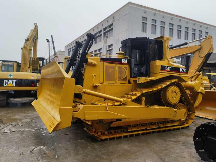 Second Hand Caterpillar CAT D7G D7R Bulldozer Used CAT D7R in stock in shanghai yard - Bulldozer: foto 4 Second Hand Caterpillar CAT D7G D7R Bulldozer Used CAT D7R in stock in shanghai yard - Bulldozer: foto 4