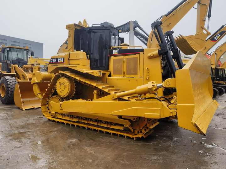 Second Hand Caterpillar CAT D7G D7R Bulldozer Used CAT D7R in stock in shanghai yard - Bulldozer: foto 2 Second Hand Caterpillar CAT D7G D7R Bulldozer Used CAT D7R in stock in shanghai yard - Bulldozer: foto 2