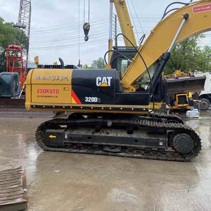 Used engineering cat hydraulic crawler 320d2 excavator used digger for sale - Escavatore cingolato: foto 5 Used engineering cat hydraulic crawler 320d2 excavator used digger for sale - Escavatore cingolato: foto 5