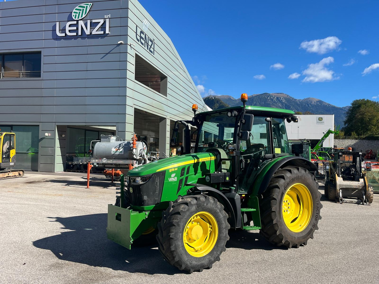 JOHN DEERE 5115M - Trattore: foto 1 JOHN DEERE 5115M - Trattore: foto 1