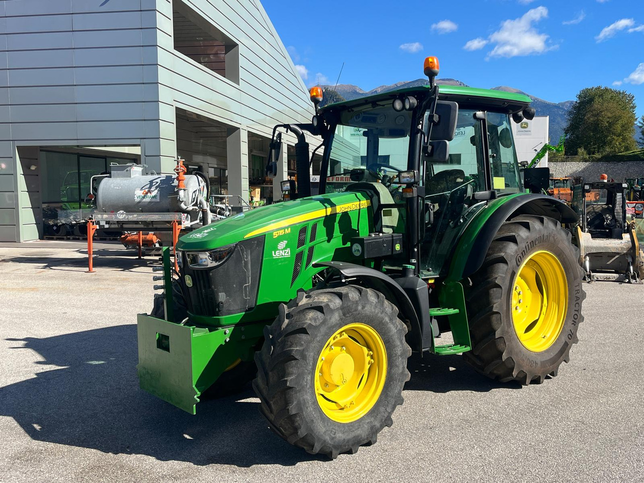 JOHN DEERE 5115M - Trattore: foto 2 JOHN DEERE 5115M - Trattore: foto 2