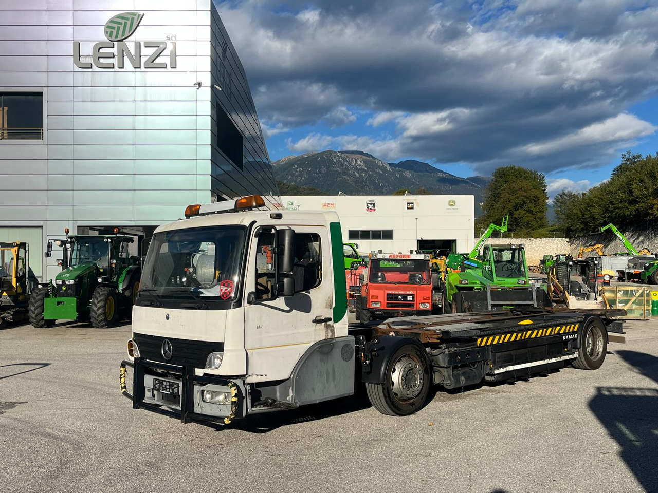 MERCEDES-BENZ KAMAG - Autocarro portacontainer/ Caisse interchangeable: foto 3 MERCEDES-BENZ KAMAG - Autocarro portacontainer/ Caisse interchangeable: foto 3