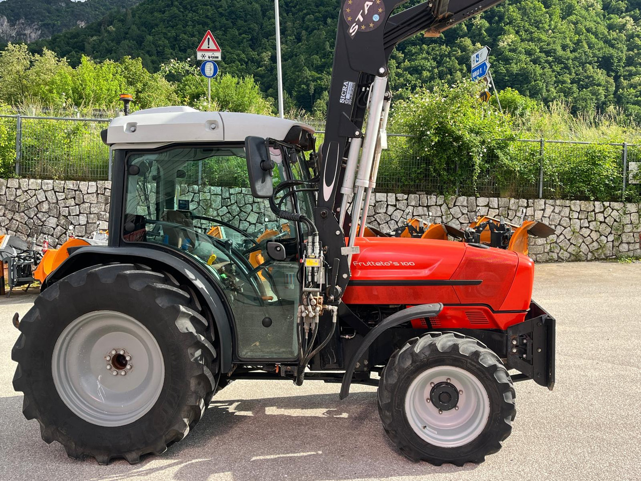 TRATTORE SAME FRUTTETO S 100 – CARICATORE - Trattore: foto 5 TRATTORE SAME FRUTTETO S 100 – CARICATORE - Trattore: foto 5
