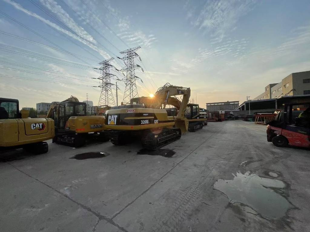 CAT 320 B - Escavatore cingolato: foto 1 CAT 320 B - Escavatore cingolato: foto 1