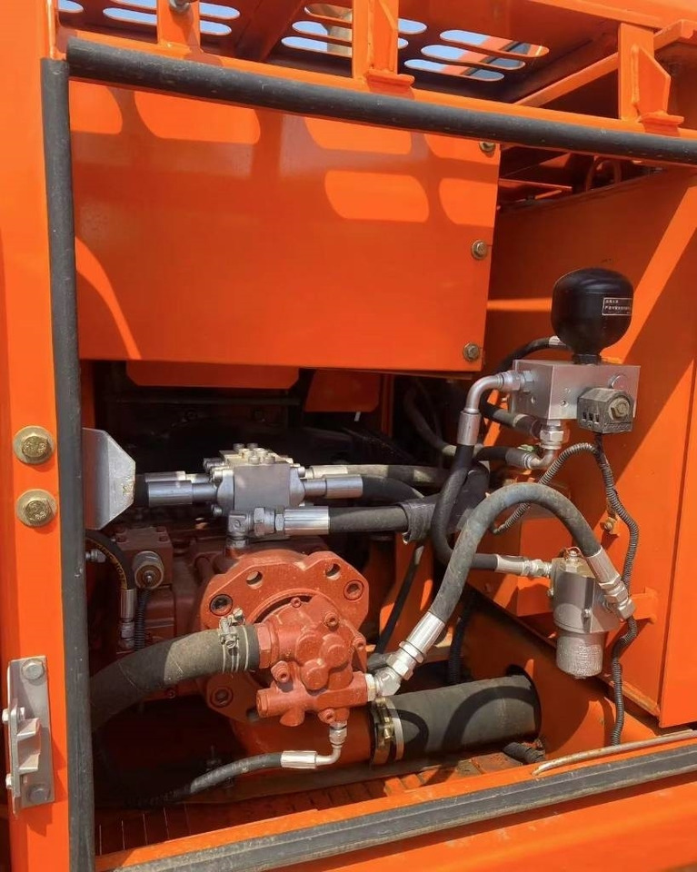 Doosan 150 - Escavatore cingolato: foto 3 Doosan 150 - Escavatore cingolato: foto 3