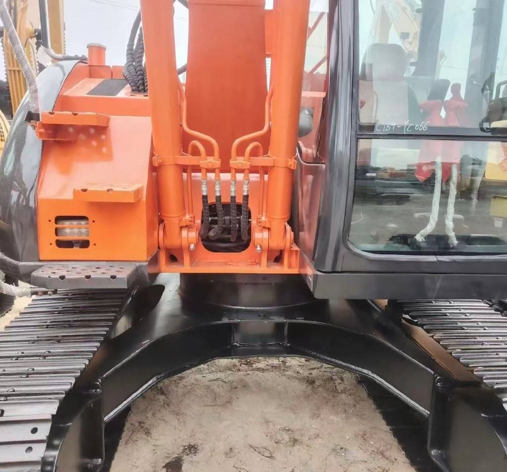 Hitachi 135 US-6 - Escavatore cingolato: foto 5 Hitachi 135 US-6 - Escavatore cingolato: foto 5