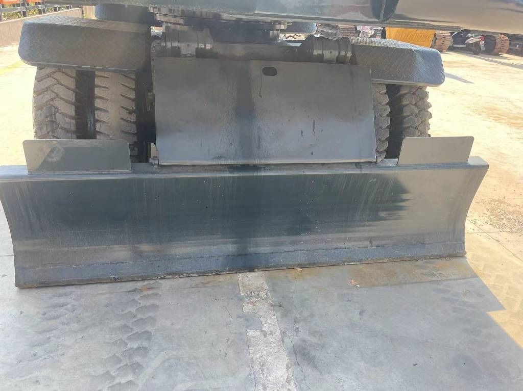 Escavatore gommato Hyundai 210W-9: foto 6