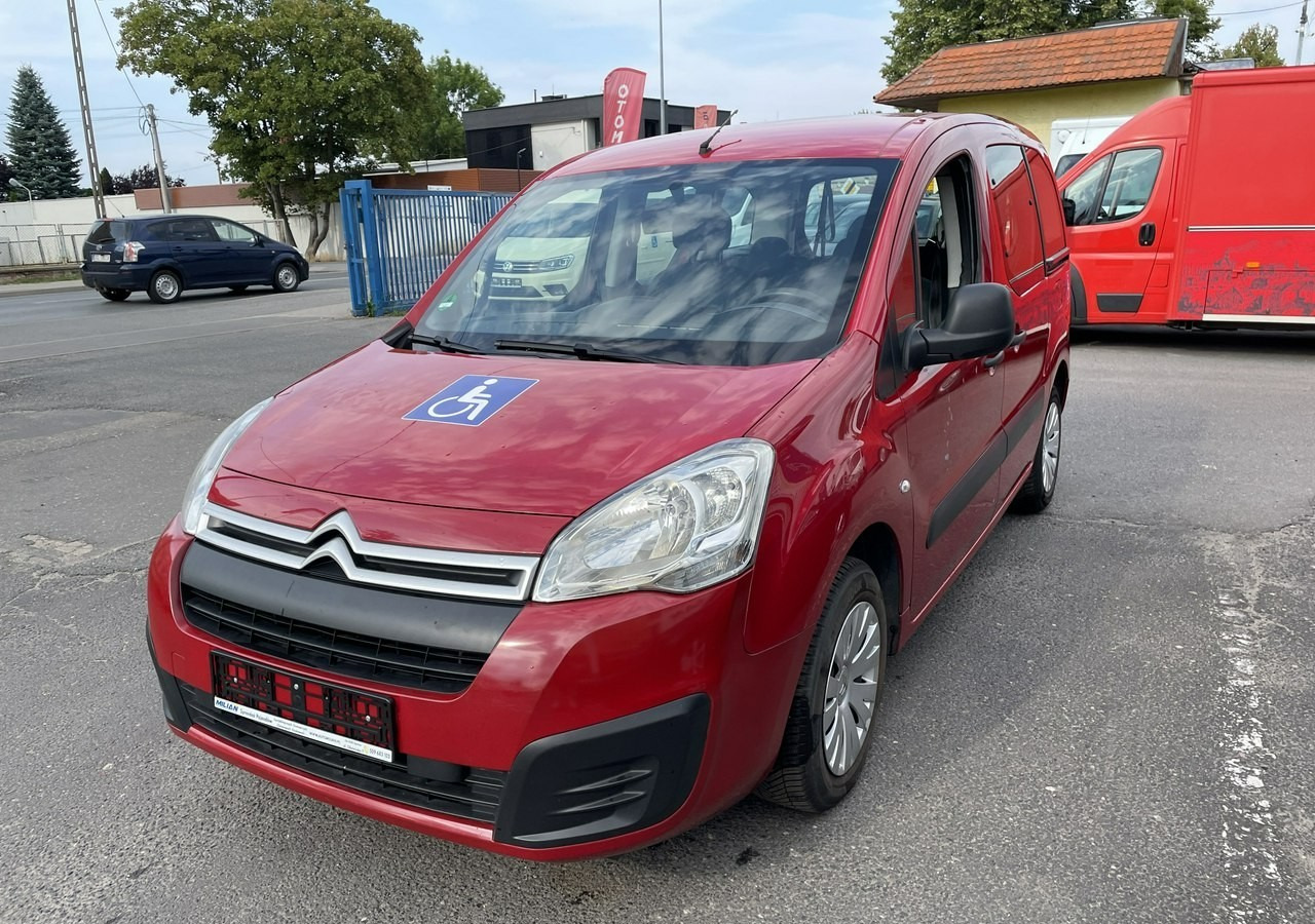 Citroen Berlingo II Berlingo 1.6 do przewozu Niepełnosprawnych inwalida rampa 2018 - Autovettura: foto 5 Citroen Berlingo II Berlingo 1.6 do przewozu Niepełnosprawnych inwalida rampa 2018 - Autovettura: foto 5