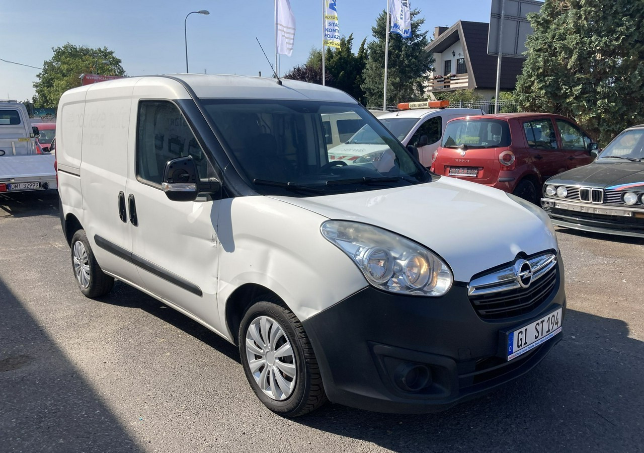 Fiat Doblo Fiat Doblo 1,3 jtd ECO Flex chłodnia do leków 2013 - Furgone chiuso: foto 1 Fiat Doblo Fiat Doblo 1,3 jtd ECO Flex chłodnia do leków 2013 - Furgone chiuso: foto 1