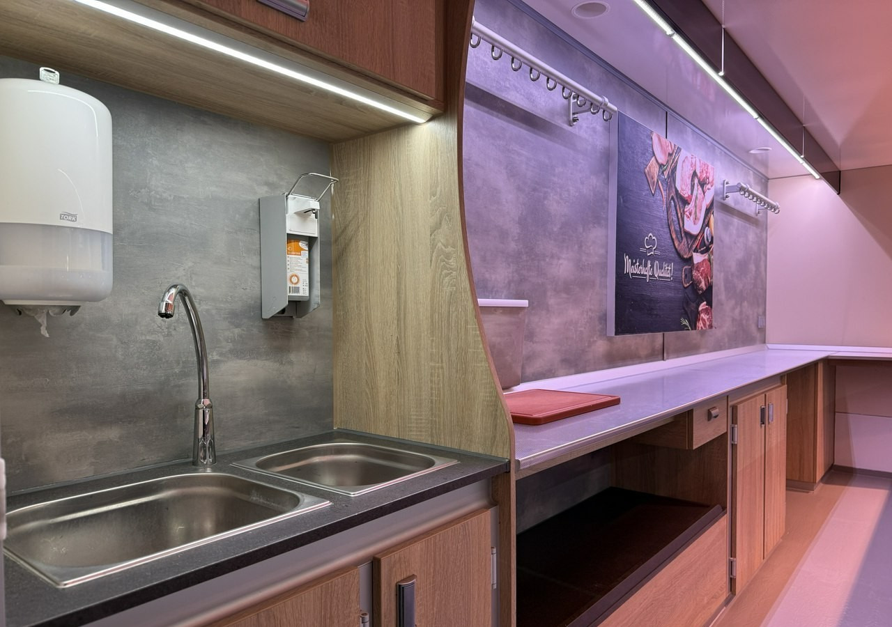 Fiat Ducato Autosklep wędlin Gastronomiczna food truck foodtruck sklep Borco 202 - Autonegozio: foto 4 Fiat Ducato Autosklep wędlin Gastronomiczna food truck foodtruck sklep Borco 202 - Autonegozio: foto 4
