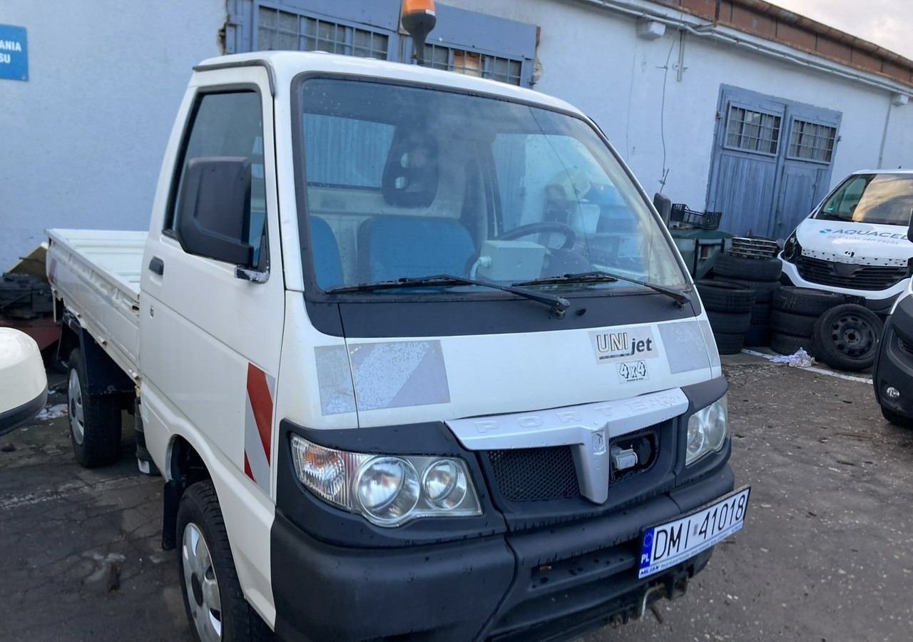 Inna Inny PFAU Piaggio Porter 4X4 Skrzynia odśnieżarka Pług 5655km 2012 - Furgone con cassone fisso: foto 2 Inna Inny PFAU Piaggio Porter 4X4 Skrzynia odśnieżarka Pług 5655km 2012 - Furgone con cassone fisso: foto 2
