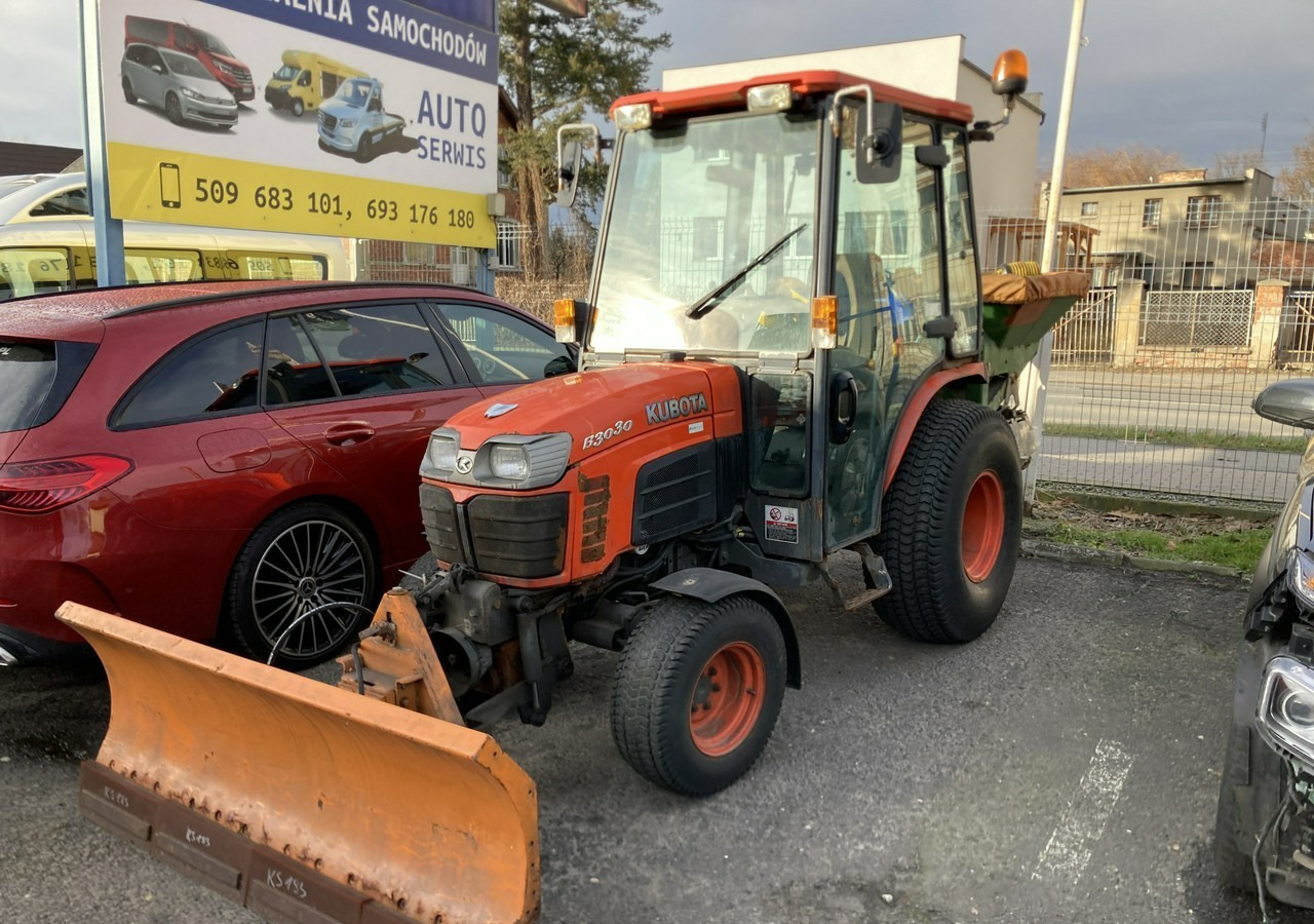 Inna Inny Traktor Kubota 4X4 B 3030 Odśnieżarka posypywarka Pług 2011 - Trattore comunale: foto 1 Inna Inny Traktor Kubota 4X4 B 3030 Odśnieżarka posypywarka Pług 2011 - Trattore comunale: foto 1