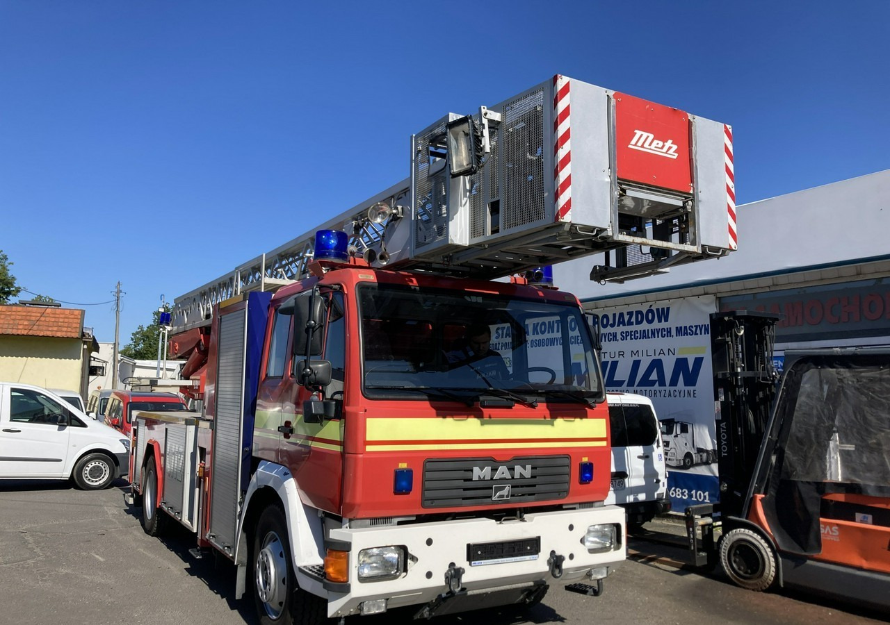 MAN L 2000 MAN 15,280 Straż pożarna drabina Strażacka zwyżka 32m Metz Model 20 - Autopompa: foto 1 MAN L 2000 MAN 15,280 Straż pożarna drabina Strażacka zwyżka 32m Metz Model 20 - Autopompa: foto 1