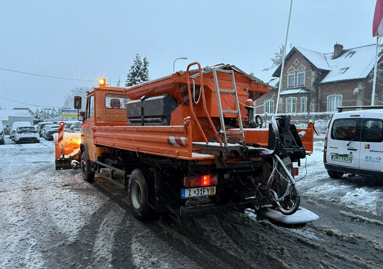 Mercedes-Benz Inny Mercedes-Benz Mercedes Vario 815 Wywrotka 4X4 2004 Pług posypywarka odśnieżarka - Mezzo spazzaneve: foto 2 Mercedes-Benz Inny Mercedes-Benz Mercedes Vario 815 Wywrotka 4X4 2004 Pług posypywarka odśnieżarka - Mezzo spazzaneve: foto 2