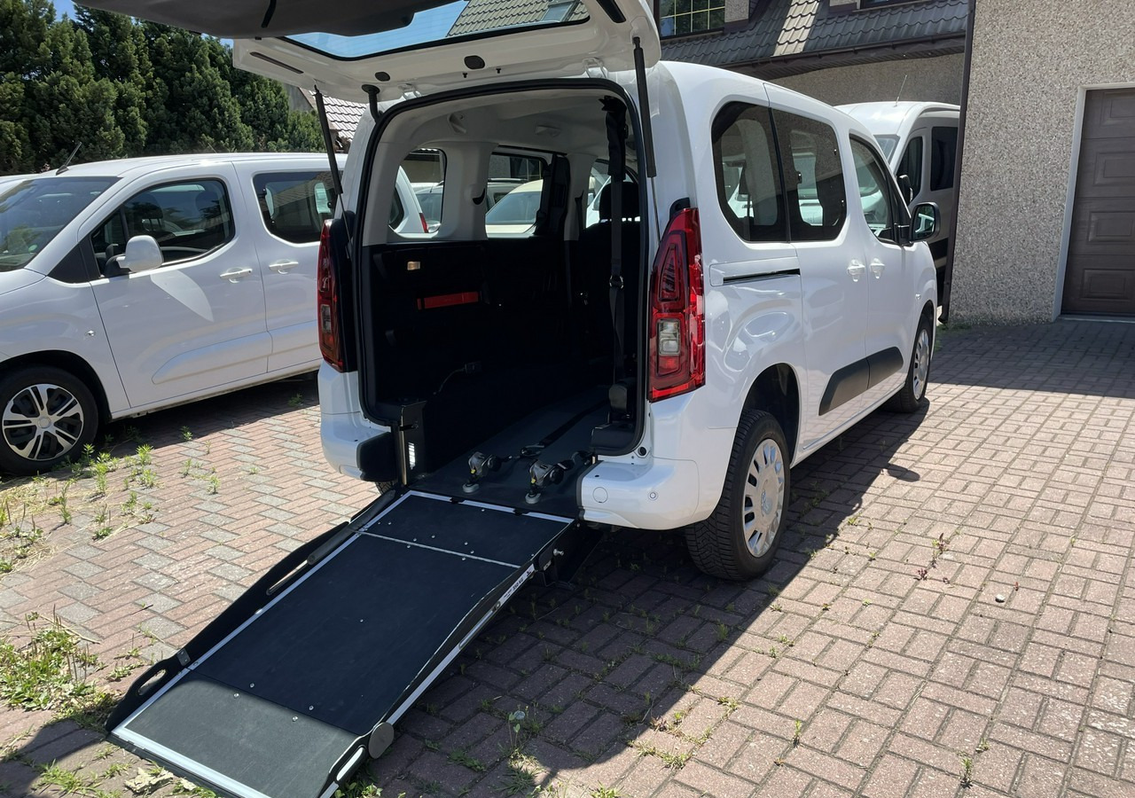 Opel Combo IV Opel Combo Life Niepełnosprawnych inwalida Rampa 32105 km Model 2022 - Autovettura: foto 3 Opel Combo IV Opel Combo Life Niepełnosprawnych inwalida Rampa 32105 km Model 2022 - Autovettura: foto 3