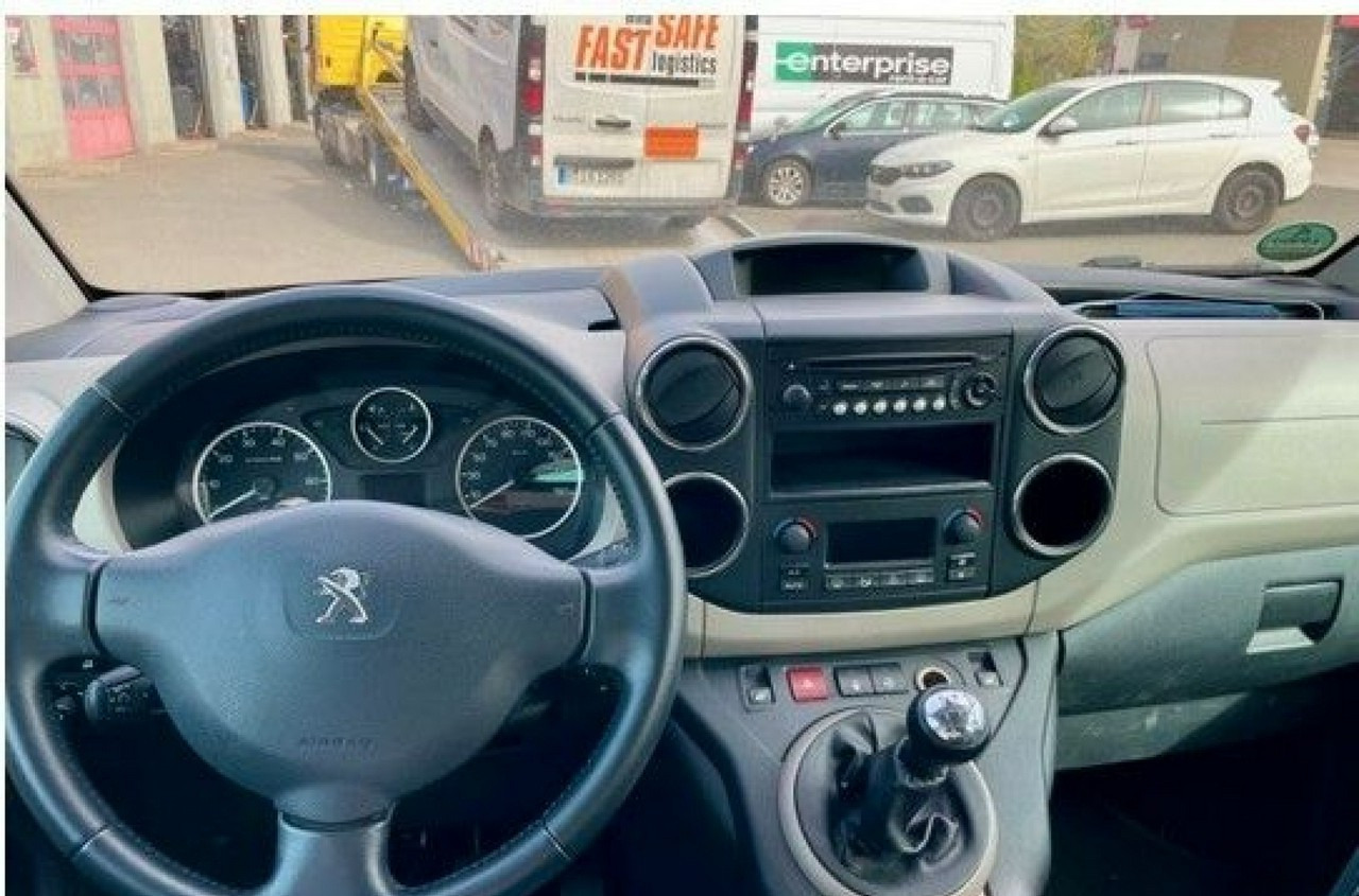Peugeot Partner II Peugeot Partner Tepee 100 Family Model 2013 - Autovettura: foto 4 Peugeot Partner II Peugeot Partner Tepee 100 Family Model 2013 - Autovettura: foto 4