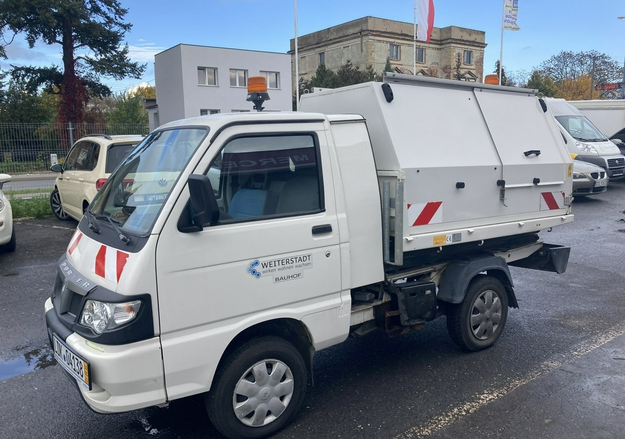 Piaggio Piaggio Porter Śmieciarka Wywrotka 2015 - Camion immondizia: foto 2 Piaggio Piaggio Porter Śmieciarka Wywrotka 2015 - Camion immondizia: foto 2