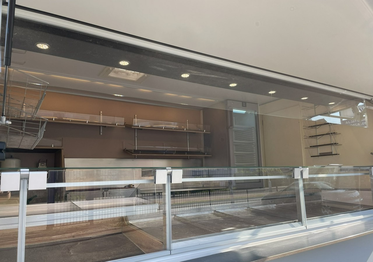 Renault Master Autosklep Sklep Gastronomiczny Food Truck Foodtruck 87tkm Borco 2017 - Autonegozio: foto 4 Renault Master Autosklep Sklep Gastronomiczny Food Truck Foodtruck 87tkm Borco 2017 - Autonegozio: foto 4