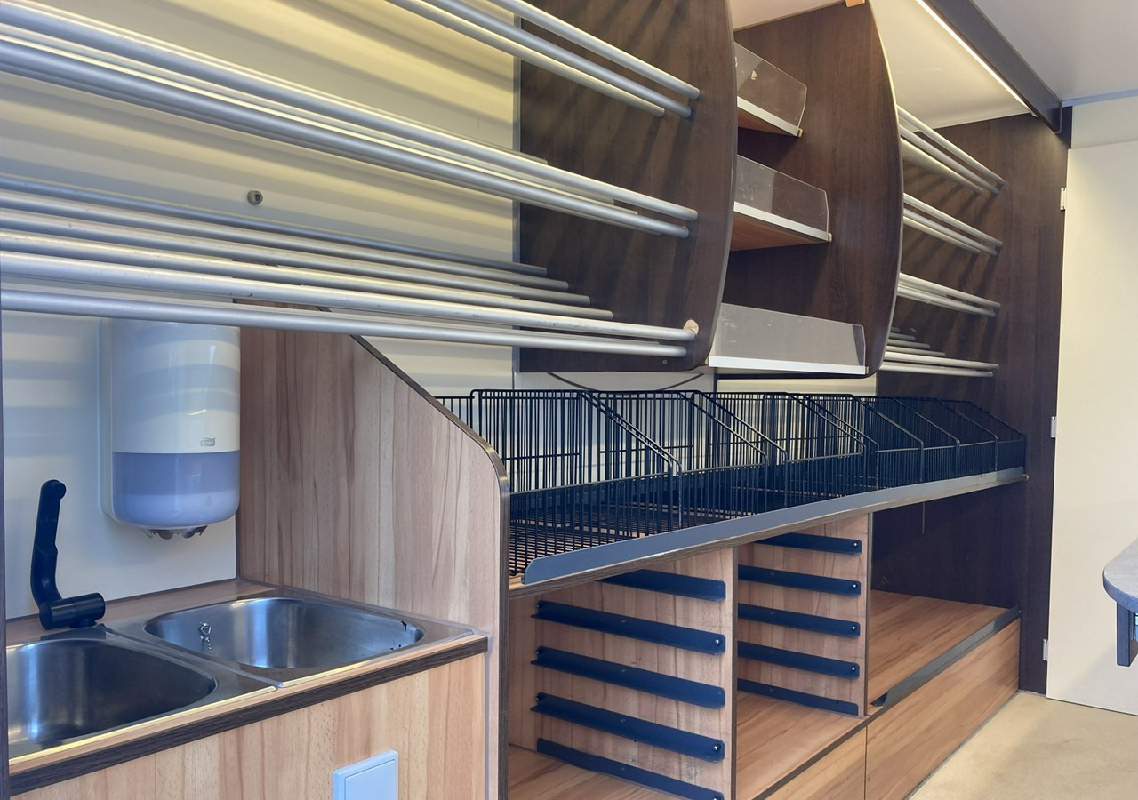 Renault Master Autosklep pie sklep Bar Gastronomiczny Food Truck Foodtruck Borco 20 - Autonegozio: foto 4 Renault Master Autosklep pie sklep Bar Gastronomiczny Food Truck Foodtruck Borco 20 - Autonegozio: foto 4
