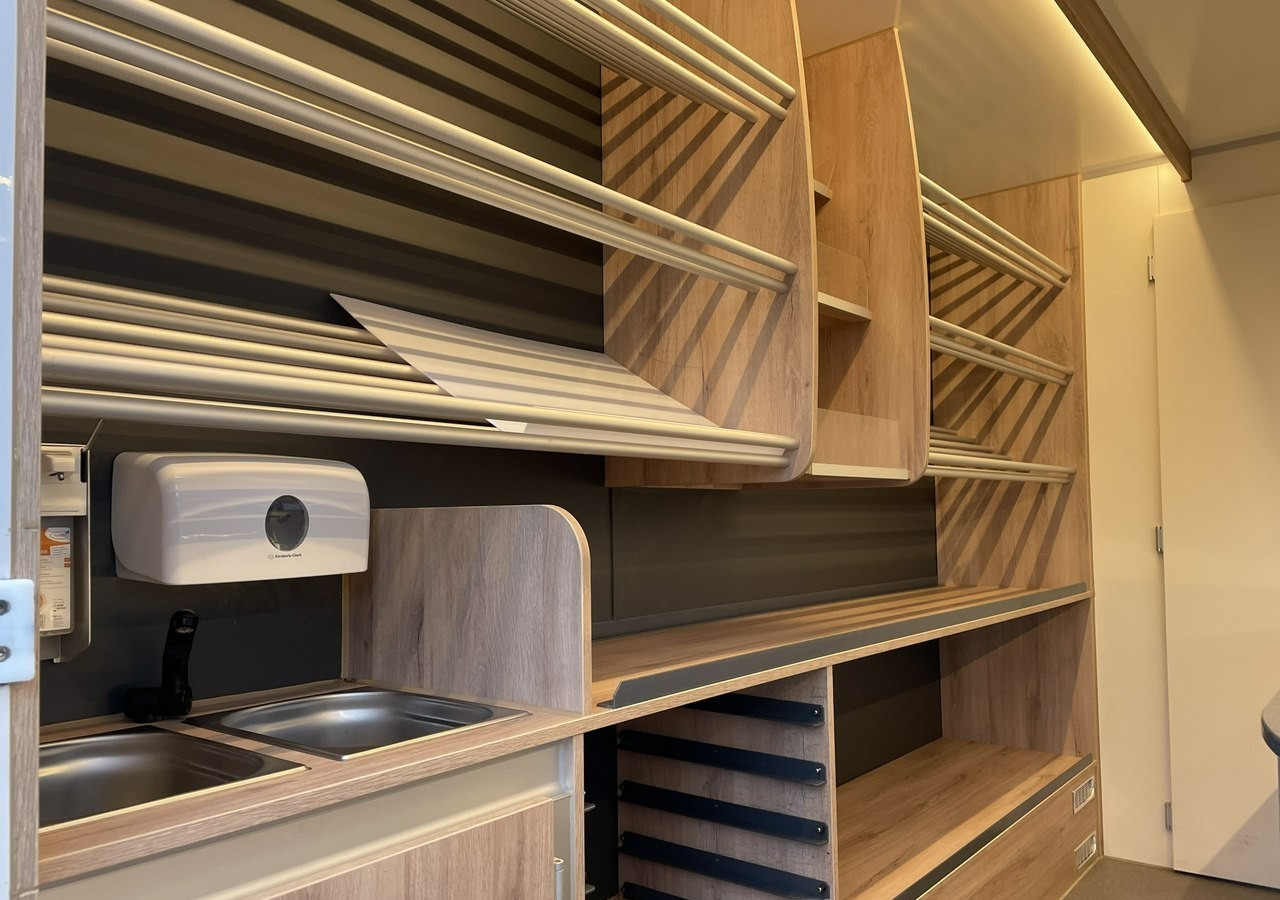 Renault Master Autosklep piec Sklep Gastronomiczny Food Truck Foodtruck bar Borco20 - Autonegozio: foto 4 Renault Master Autosklep piec Sklep Gastronomiczny Food Truck Foodtruck bar Borco20 - Autonegozio: foto 4