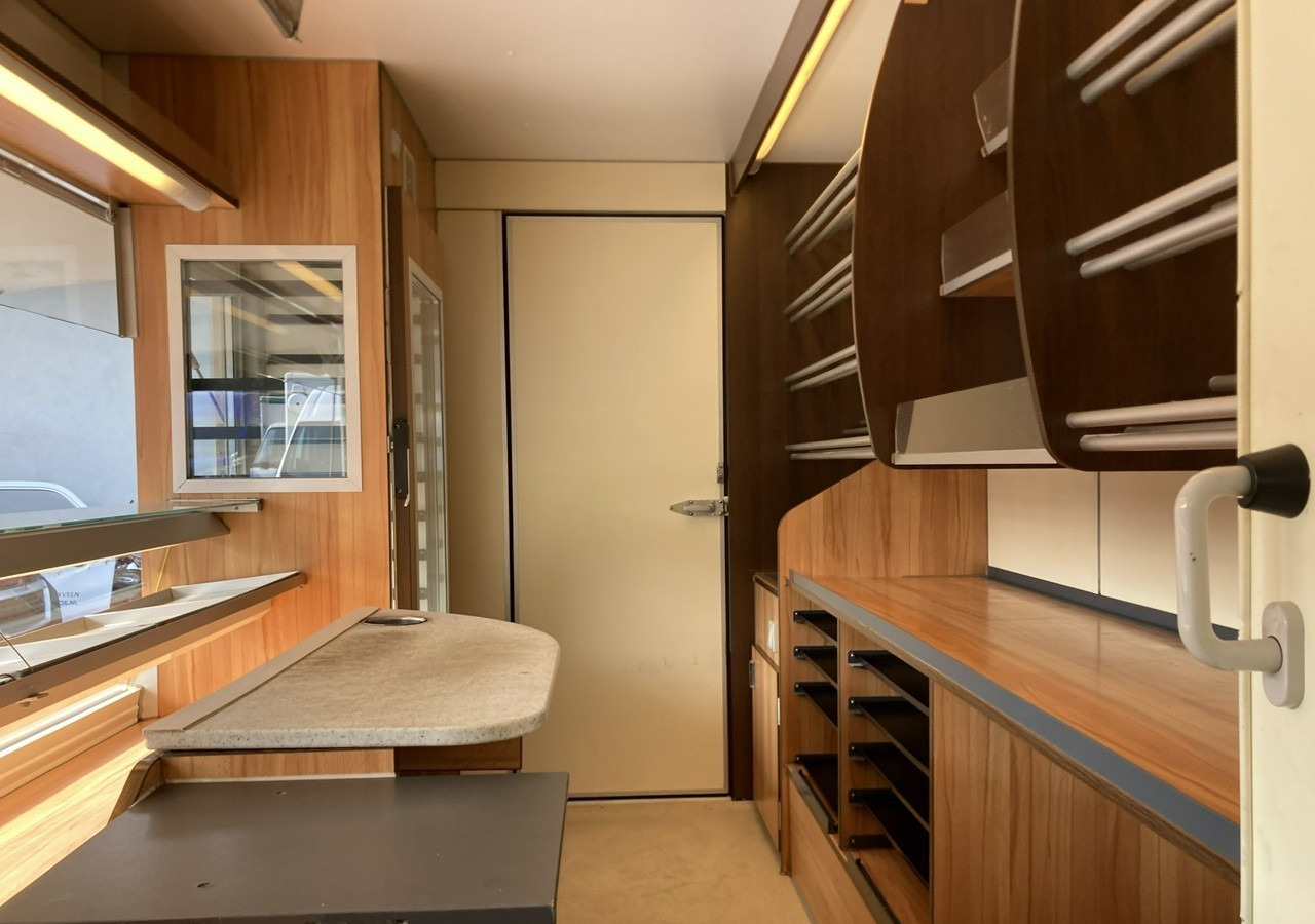 Renault Master Autosklep pieczywa Gastronomiczny Food Truck Foodtruck sklep BORCO20 - Autonegozio: foto 4 Renault Master Autosklep pieczywa Gastronomiczny Food Truck Foodtruck sklep BORCO20 - Autonegozio: foto 4