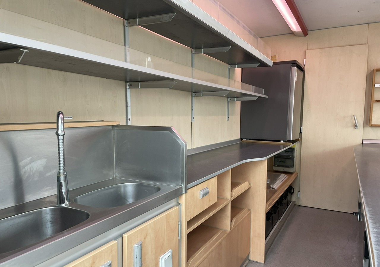 Renault Master Master Autosklep wędli Gastronomiczny Food Truck Foodtruck BORCO 200 - Autonegozio: foto 4 Renault Master Master Autosklep wędli Gastronomiczny Food Truck Foodtruck BORCO 200 - Autonegozio: foto 4