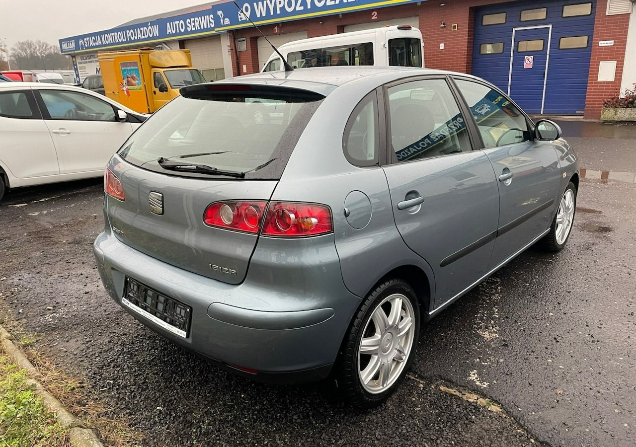 SEAT Ibiza IV 1,4 16V 75KM Sport Edition 1właściciel Klimatronik Alufelgi 2006 - Hatchback: foto 4 SEAT Ibiza IV 1,4 16V 75KM Sport Edition 1właściciel Klimatronik Alufelgi 2006 - Hatchback: foto 4