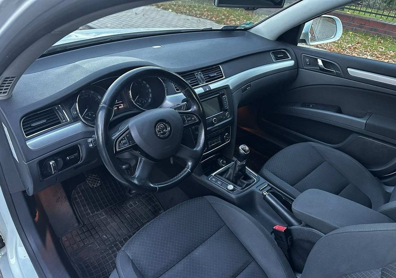 Skoda Superb II Skoda Superb 1.8TSI 160KM LPG PRINS 2035 KLIMA NAVI PDC XENON 2015 - Station wagon: foto 3 Skoda Superb II Skoda Superb 1.8TSI 160KM LPG PRINS 2035 KLIMA NAVI PDC XENON 2015 - Station wagon: foto 3